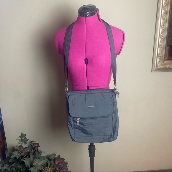 Baggallini Handbags - Baggallini Nylon Black Medium Crossbody Bag
